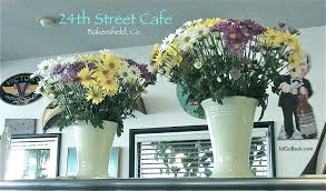 The Beautiful Flowers Inside 24th Street Cafe In Bakersfield Ca Serving The Best Food In An Open And Refreshing Atmosphe Beautiful Flowers Cafe Bakersfield