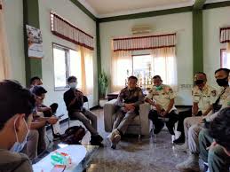 Sudah 6 hari aku bekerja di kantor baru di lemhannas. Organisasi Wartawan Di Lombok Timur Kecam Arogansi Oknum Anggota Pol Pp Suaraindo Id