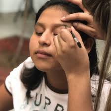 Nuestras lindas jovencitas tuvieron un día lleno de maquillaje junto al  staff de la Escuela Maquillaje Priscilla Rendon y una reina de belleza @  #GeraldineMeitzner 👸🏼 Gracias por visitar la #CasaRonaldEc y