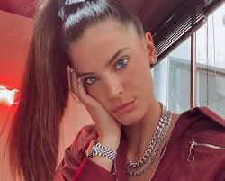 Γιατί μεταξύ μας, ο έρωτας δεν κρύβεται! Kifnmoqvnjqoom