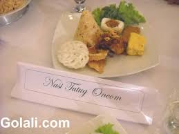 Masyarakat indonesia pada umumnya sarapan dengan menggunakan nasi serta lauk. Sangu Tutug Oncom Kuliner Khas Tasikmalaya