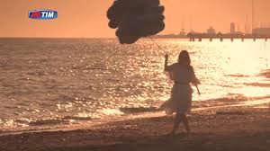 Si tratta di servizi per sono software incredibili che con pochi secondi di ascolto sono in grado di riconoscere lo spettro di una canzone e identificare il titolo e l'interprete di un brano. Canzone Tim Special Chiara Vieni Con Me Sulla Spiaggia Al Mare 2013 Come Si Chiama La Canzone Della Colonna Sonora Di Tim Special Giugno 2013