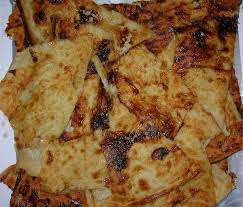 La farinata, per chi non è ligure, è un cibo povero che si ottiene dalla farina di ceci o grano, acqua, sale e olio di oliva cotti ancora adesso a decenni di distanza ripenso alla farinata come alla ragione oggettiva del fare festa, alla capacità misteriosa di infondere un sorriso e di strappare all'ordinarietà. Farinata Bianca Wikipedia