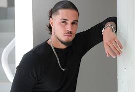 Toy boy is a spanish drama produced by atresmedia and plano a plano. Carlo Costanzia Toy Boy Debuta Tambien En La Musica