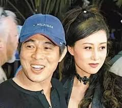 Trong tang lễ của 'trùm sòng bài Ma Cao' Hà Hồng Sân, Lợi Trí trở thành  khách mời đặc biệt, chỉ để thực hiện ước mơ cuối cùng của nam tỷ phú