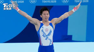 林育賢 翻滾三部曲最終篇 《翻滾吧!男孩》童年有夢 《翻滾吧!阿信》完美落地 《翻滾吧!男人》倒立看世界不讓淚流下 15年的成長 當男孩成為男人 跌倒無數次後造就了堅韌信 每 Xs0nkcot61h6qm