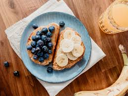 It's true that processed convenience foods are often a lot more affordable than the nutritious options. 8 Quick And Healthy Breakfasts For Easy School Mornings