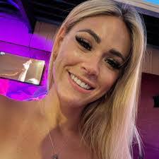 Erin Linton's Instagram, Twitter & Facebook