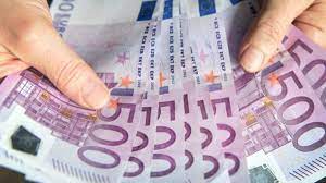 Nach und nach ziehen die notenbanken die scheine ein. Das Aus Fur Den 500 Euro Schein Ruckt Naher Geld Sz De
