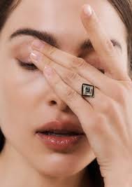 Sapphires and diamonds ring in Paris