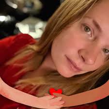 Is there anyone around who does sip n paint parties?