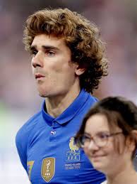 Antoine griezmann has had a variety of different hairstyles in the past decade. Antoine Griezmann Griezmann Hairstyle Griezmann Hair How To Get The Antoine Griezmann Buzz Cut Since His Summer Arrival At Atletico Madrid Frenchman Antoine Griezmann Has Been A Revelation