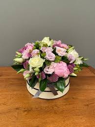 We have wonderful collection of flower hatboxes available for same day and next day delivery. Luxury Hat Box Flower Delivery Dublin