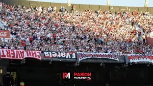 En tiempos de paz, una exhibición del pabellón al revés por parte de individuos u organizaciones civiles puede ser. Las Banderas Al Reves Pasion Monumental