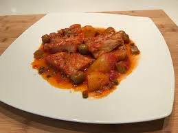 Il baccalà alla ghiotta, comunemente chiamato baccalà a' ghiotta, è un tipico piatto siciliano. Pesce Stocco A Ghiotta Un Piatto Casereccio Delle Trattorie Messinesi