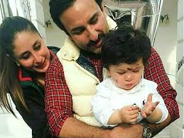 Kareena kapoor married actor saif ali khan in the year 2012. Kareena Kapoor Khan And Saif Ali Khan Request Paparazzi Not To Photograph Baby Taimur Here S Why Celebrities News India Tv