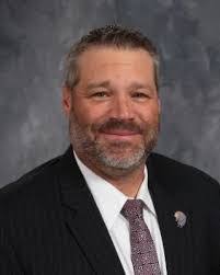 Louella Castro's Instagram, Twitter & Facebook