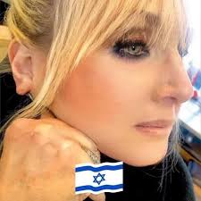 Kids today need more chores instead of only looking at their phones. 📱