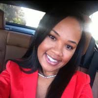 900+ perfiles de «Constance»