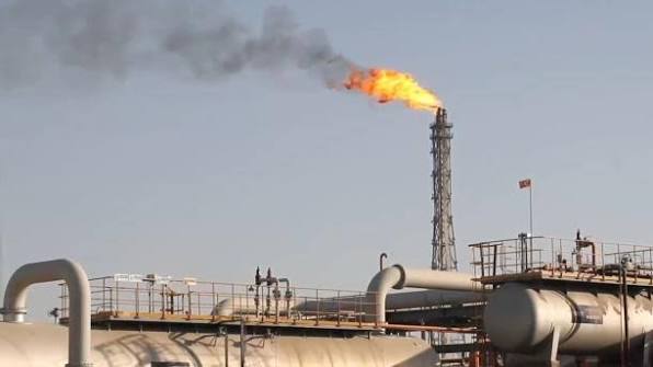 Feature: Oil crisis ends West's golden age when oil was cheaper than  water-Xinhua