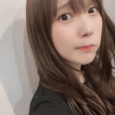 内田真礼 uchida maaya on instagram 尋常じゃなくまゆげさがっとる なやみ というわけで 髪伸ばしました エクステ８２本 カラーも最近ではやってないくらいの 暗めのカラー これはこれであり むかしのまーやちゃんみたいだね と言われま 内田