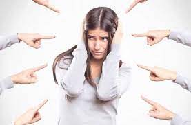 Las exigencias sociales. Las exigencias sociales exponen a las… | by  DENISSE BALDERRAMA | Medium