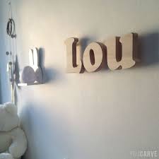 Une plaque en bois à son prénom pour décorer la porte de la chambre de votre enfant ! Galerie Photo Prenoms Enfants