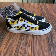 Black And White Checkered Vans With Sunflowers Custom Vans Sunflower Old Skool Size 5w 70 Nwt With Images Vans Black Vans Vans Old Skool