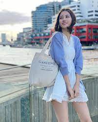 センター分けにしてみた browbibi で眉アートしてから前髪遊べるようになって楽しい 今日は yumetenbo official で買ったリゾートっぽい服に合わせて前髪もいつもと違う雰囲気にしてみたよ 女の子 ファッション 女子ファッション 水着