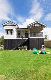 A Queenslander Transformed With Eclectic Luxe Style Queenslander House Queenslander Architecture Queenslander