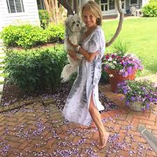 She's always loved to sing, and today, along with two female backup singers, she's in a new york city recording studio singing the pop classic johnny angel. Katie Couric S Feet Wikifeet