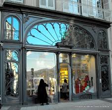 La Belle Vitrine Art Deco D Une Pharmacie De Clermont Ferrand Une Belle Journee En Poitou Ou Ailleurs Clermont Ferrand Paysage Auvergne Clermont