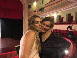 Yasmine Ammari Une Sympathique Rencontre Au Theatre Avec Facebook