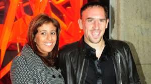 He primarily plays as a winger, preferably on the left side, and is known for his pace, energy, skill, and precise passing. Ribery Feiert Mit Der Familie Fc Bayern