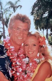 Beim sender plant große änderungen. Flitterwochen Auf Hawaii Filmkritik Film Tv Spielfilm Filme Tv Spielfilm Flitterwochen