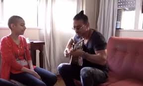 Check spelling or type a new query. Ricardo Arjona Sorprende A Una Joven Argentina Enferma Cantando Solo Para Ella En Su Casa