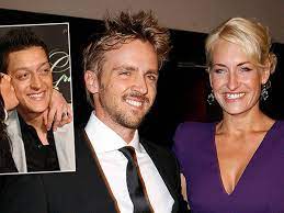 Facebook gives people the power to share. Sarah Connor Mesut Und Anna Maria Sind Happy Bunte De