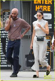 Kendall Jenner Frank Ocean Grab Ice Cream Together In Nyc 013908552 Ocean Fashion Ocean Outfits Frank Ocean