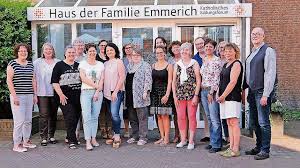 594 kurse werden im kommenden jahr in emmerich und rees angeboten. Kreis Kleve Neue Begleiter Fur Demenzkranke