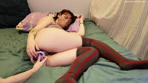 Olive shows her quarantine ass stretching - deep anal workout