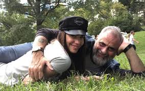 La ceremonia había arrancado pasadas las 18 del sábado, en una carpa ubicada en el medio de un inmenso jardín. Romina Pereiro Dejo De Seguir A Jorge Rial En Instagram Y Nego Una Crisis De Pareja Radio Mitre