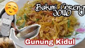 Cara membuat bakmi jawa terbilang simpel, cukup tumis semua bahan dan masak sampai matang. Resep Asli Bakmi Goreng Jawa Khas Gunung Kidul Ternyata Rahasianya Youtube