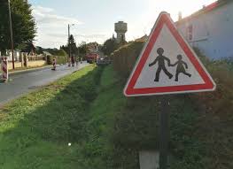 La commune se situe à la position n°8 389 du classement des villes les plus ensoleillées. Les Abords De L Ecole De Saint Georges Du Vievre Bientot Securises L Eveil De Pont Audemer