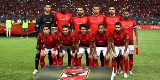 محمد عبد الوهاب لاعب خط وسط ايسر مصري بدأ مشواره مع الكرة وعمره 14 عاما بمركز شباب سنورس، وعن طريق مدربيه ذهب إلى اختبارات البراعم بالزمالك واجتازها بنجاح واستمر في التدريب مع فرق الناشئين 4 أشهر، لكن والده رفض التوقيع على استمارات القيد بالزمالك. Ù‚Ø¨Ù„ Ù…ÙˆØ§Ø¬Ù‡Ø© Ø§Ù„ÙˆØ¯Ø§Ø¯ Ø§Ù„Ø§Ø´ØªØ¨Ø§Ù‡ ÙÙŠ Ø¥ØµØ§Ø¨Ø© Ù„Ø§Ø¹Ø¨ Ø§Ù„Ø£Ù‡Ù„ÙŠ Ø¨Ø§Ù„Ø±Ø¨Ø§Ø· Ø§Ù„ØµÙ„ÙŠØ¨ÙŠ