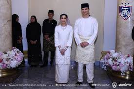 Самые новые твиты от tunku tun aminah library (@pttauthm): Baju Kurung Lengan Lipat Tunku Tun Aminah Jadi Bualan Bakal Jadi Ikutan Cite Malaya Fashion Sequin Skirt Coat