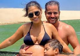 Maybe you would like to learn more about one of these? Bahia Ba Simone Da Dupla Com Simaria Revela Que Conheceu Marido Noivou E Casou Em 45 Dias
