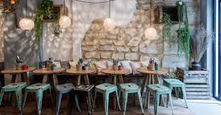 Tapas Dans Un Jardin D Hiver Design De Cafe Design De Restaurant Jardin D Hiver