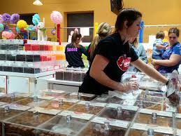 Candy Lovers Flock To This Indiana Candy Factory