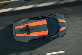 Depending on where you go, the beach sands will look dark, white or even orange! Bugatti Chiron Super Sport 300