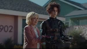 Subtitrari in limba romana pentru filmul edward scissorhands aparut in 1990 de genul drama, fantezie, romantic din distributie facand parte kathy baker, winona ryder, johnny depp Timothee Chalamet Este Fiul Lui Edward Scissorhands Intr O Reclama De La Superbowl Wynona Rider Reia Rolul Lui Kim Din Filmul Lui Tim Burton